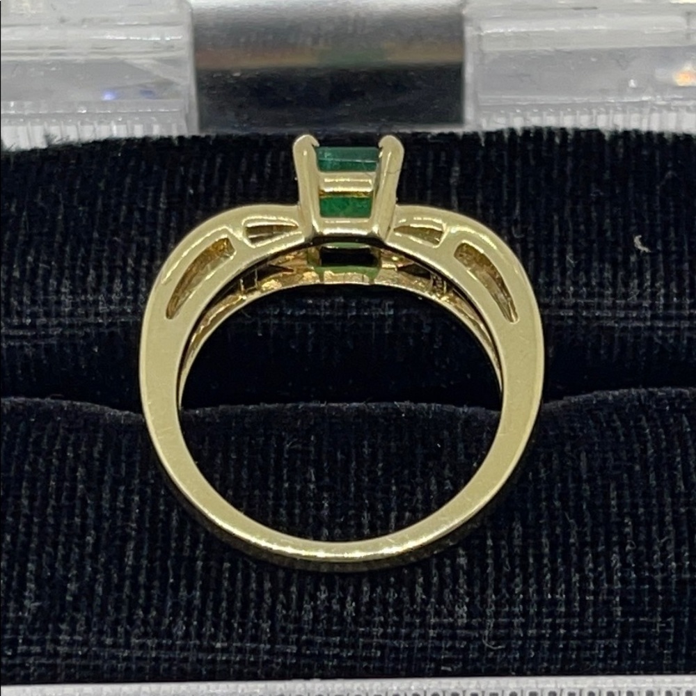 Lady’s 14K Gold Emerald & Diamond Ring Size 7 - Picture 5 of 8